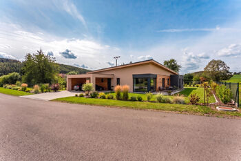 Prodej pozemku 1183 m², Obory