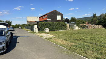 Prodej pozemku 981 m², Nesvačily