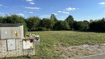Prodej pozemku 981 m², Nesvačily