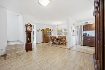Prodej domu 232 m², Dolní Břežany