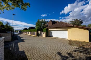 Prodej domu 232 m², Dolní Břežany