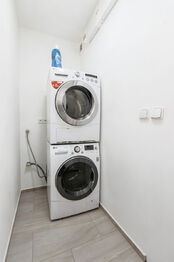 Pronájem domu 196 m², Zvole