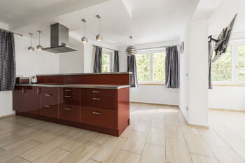 Pronájem domu 196 m², Zvole