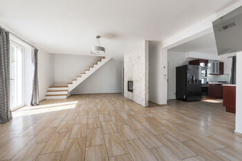 Pronájem domu 196 m², Zvole