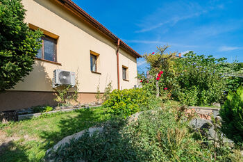 RD - směr ze zahrady - Prodej domu 90 m², Všetaty