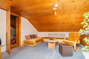 1. pokoj v podkroví - Prodej domu 90 m², Všetaty