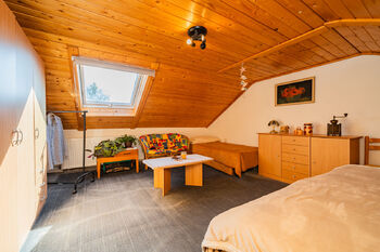 2. pokoj v podkroví - Prodej domu 90 m², Všetaty