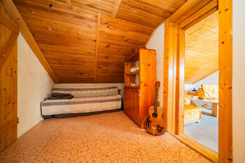 Chodba v podkroví - Prodej domu 90 m², Všetaty