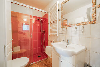 Koupelna - sprchový kout - Prodej domu 90 m², Všetaty