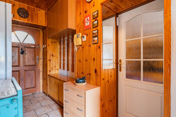 Vstupní chodba za předsíní - Prodej domu 90 m², Všetaty