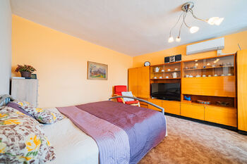 Ložnice - Prodej domu 90 m², Všetaty