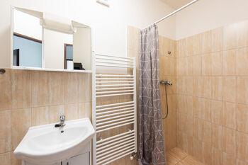 Rodinný dům Rotalova, Brno, se 3 bytovými jednotkami a zahradou - Prodej domu 208 m², Brno