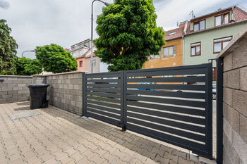 Rodinný dům Rotalova, Brno, se 3 bytovými jednotkami a zahradou - Prodej domu 208 m², Brno