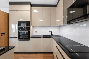 Prodej bytu 3+kk v osobním vlastnictví 90 m², Praha 10 - Hostivař