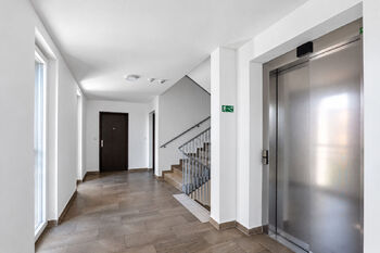 Prodej bytu 3+kk v osobním vlastnictví 90 m², Praha 10 - Hostivař