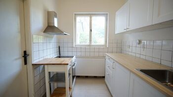 1. NP kuchyně - Pronájem domu 168 m², Praha 5 - Slivenec
