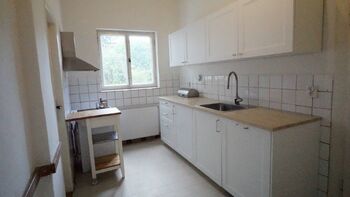 1. NP kuchyně - Pronájem domu 168 m², Praha 5 - Slivenec