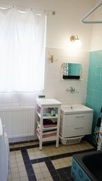 1. NP koupelna  - Pronájem domu 168 m², Praha 5 - Slivenec