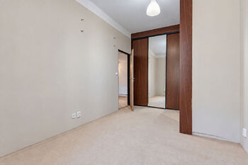 Ložnice 1 - Prodej bytu 3+kk v osobním vlastnictví 63 m², Praha 3 - Žižkov