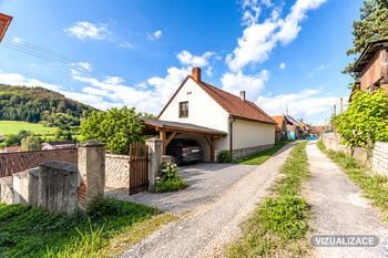 příjezd k domu - Prodej domu 80 m², Hejná