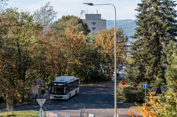 autobusová zastávka - Prodej bytu 2+1 v osobním vlastnictví 58 m², Děčín