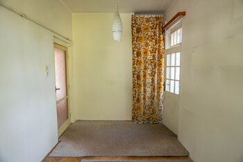 pokoj menší - Prodej bytu 2+1 v osobním vlastnictví 58 m², Děčín