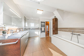 Prodej bytu 4+kk v osobním vlastnictví 123 m², Praha 9 - Kbely