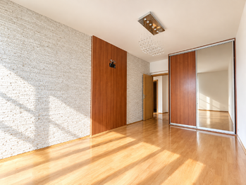 2. pokoj se vstupem na balkon - Pronájem bytu 3+kk v osobním vlastnictví 75 m², Praha 9 - Čakovice