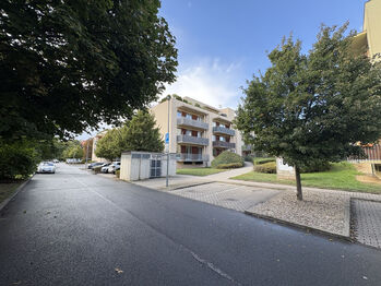 Okolí domu - Pronájem bytu 3+kk v osobním vlastnictví 75 m², Praha 9 - Čakovice