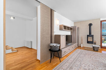 obývací pokoj - Prodej domu 191 m², České Budějovice