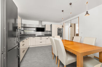kuchyně s jídelnou  - Prodej domu 191 m², České Budějovice