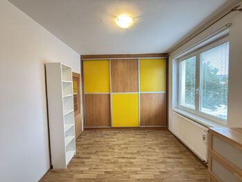 dětský pokoj - Prodej bytu 3+kk v osobním vlastnictví 77 m², Znojmo
