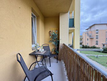 balkon - Prodej bytu 3+kk v osobním vlastnictví 77 m², Znojmo
