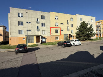 pohled z ulice - Prodej bytu 3+kk v osobním vlastnictví 77 m², Znojmo