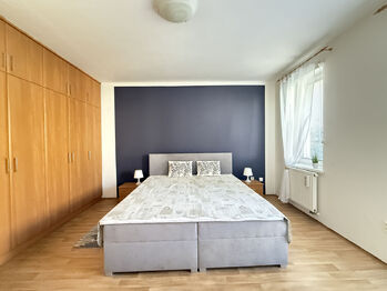 ložnice - Prodej bytu 3+kk v osobním vlastnictví 77 m², Znojmo