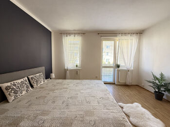 ložnice - Prodej bytu 3+kk v osobním vlastnictví 77 m², Znojmo