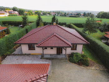 Pohled na vstup do rodinného domu  - Prodej domu 120 m², Háje