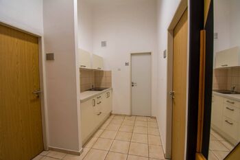 kuchyň - Pronájem kancelářských prostor 60 m², Hradec Králové
