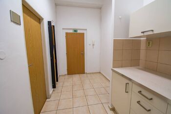 kuchyň - Pronájem kancelářských prostor 60 m², Hradec Králové
