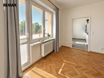 Pohled z menšího pokoje přes OP do kuchyně - Prodej bytu 3+1 v družstevním vlastnictví 61 m², Teplice