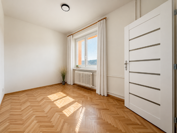 Menší pokoj - aktuální stav - Prodej bytu 3+1 v družstevním vlastnictví 61 m², Teplice