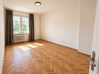Samostatný větší pokoj - ajktuální stav. - Prodej bytu 3+1 v družstevním vlastnictví 61 m², Teplice