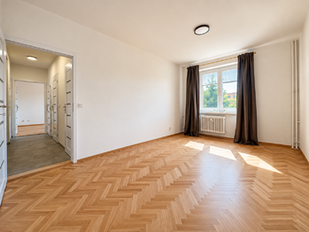 Větší samostatný pokoj - aktuální stav - Prodej bytu 3+1 v družstevním vlastnictví 61 m², Teplice