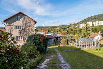 pohled na zahradu od cest - Prodej domu 115 m², Děčín