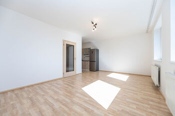 Pronájem bytu 1+kk v osobním vlastnictví 37 m², Praha 9 - Černý Most