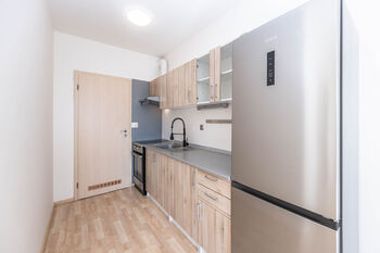 Pronájem bytu 1+kk v osobním vlastnictví 37 m², Praha 9 - Černý Most