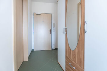 Pronájem bytu 1+kk v osobním vlastnictví 37 m², Praha 9 - Černý Most