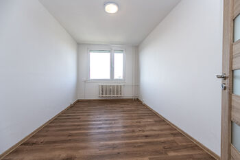 ložnice - Pronájem bytu 2+kk v osobním vlastnictví 46 m², Praha 8 - Kobylisy