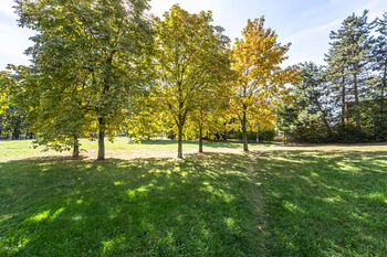 okolí - Pronájem bytu 2+kk v osobním vlastnictví 46 m², Praha 8 - Kobylisy