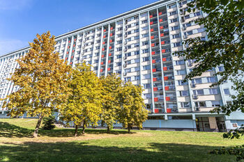 byt je v posledním patře - Pronájem bytu 2+kk v osobním vlastnictví 46 m², Praha 8 - Kobylisy